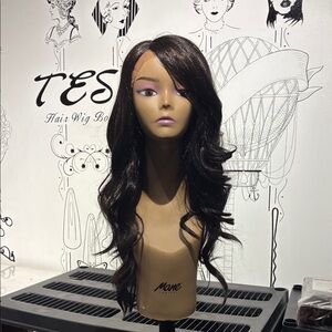 Elegant Black Wavy Wig
